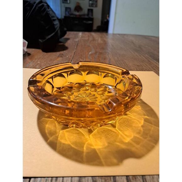 Amber glass ashtray mid century modern honey glass round starburst pattern heavy - Picture 3 of 5